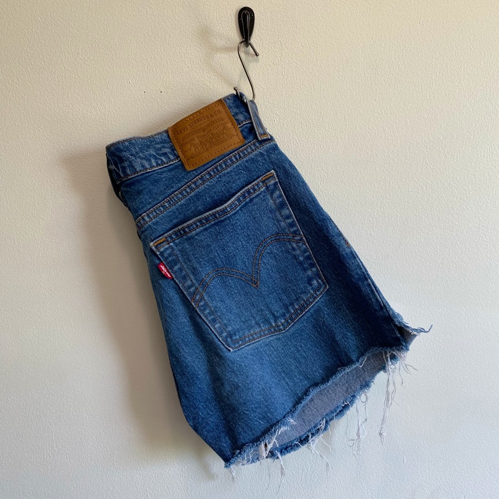 Levi Wedgie Fit Shorts